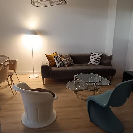 Chelles Centre Ville: Riverside Retreat near Disneyland Exterior photo