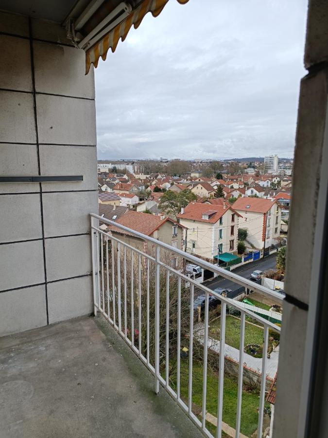 Chelles Centre Ville: Riverside Retreat near Disneyland Exterior photo
