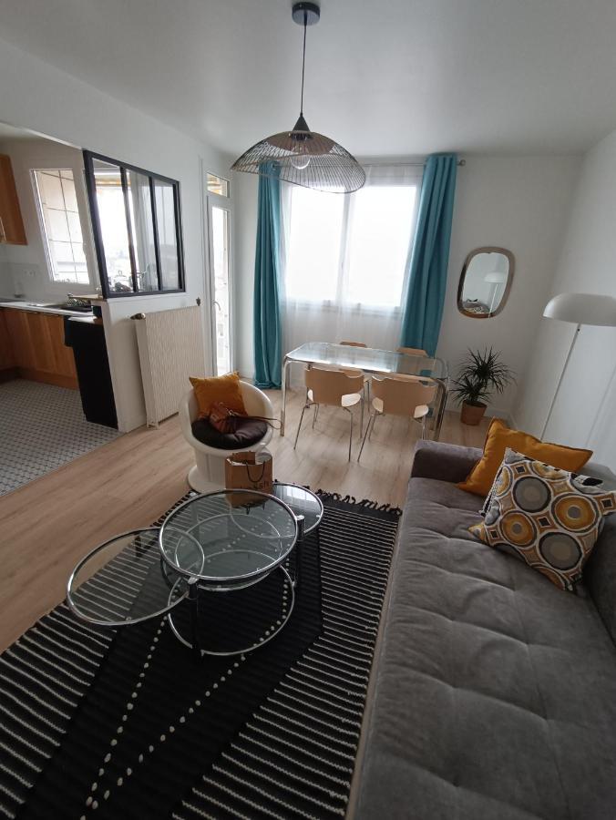 Chelles Centre Ville: Riverside Retreat near Disneyland Exterior photo
