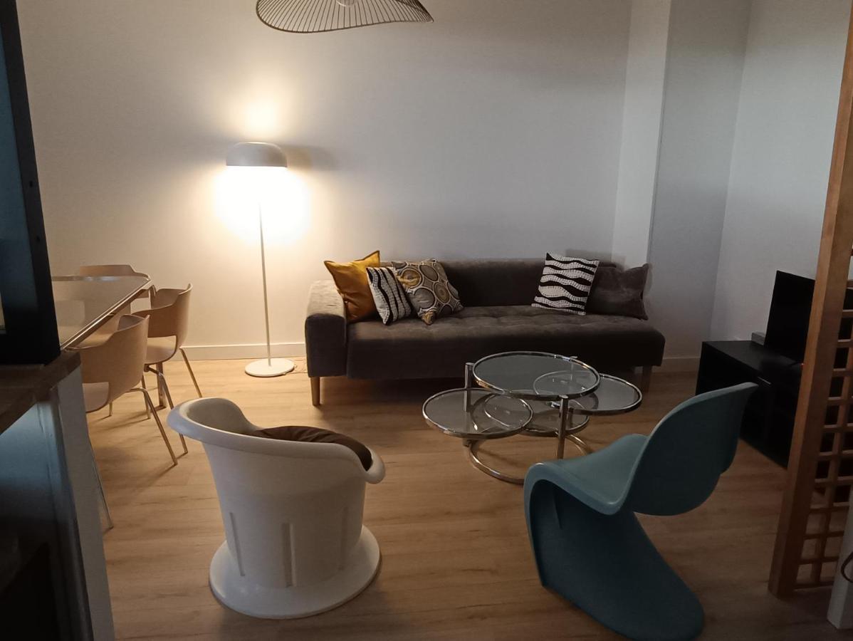 Chelles Centre Ville: Riverside Retreat near Disneyland Exterior photo