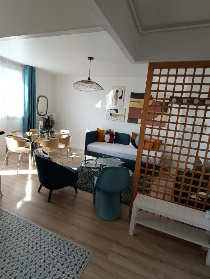 Chelles Centre Ville: Riverside Retreat near Disneyland Exterior photo